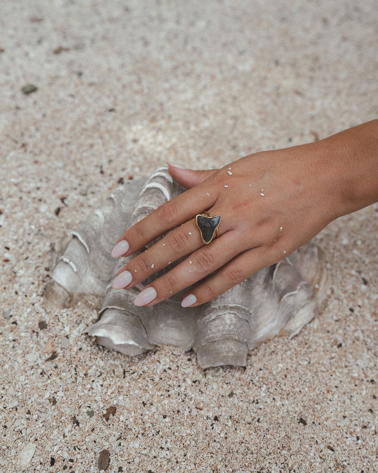 gold thin reef goddess ring size 7