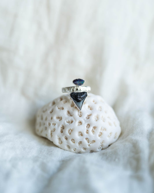 opal crest ring size 7