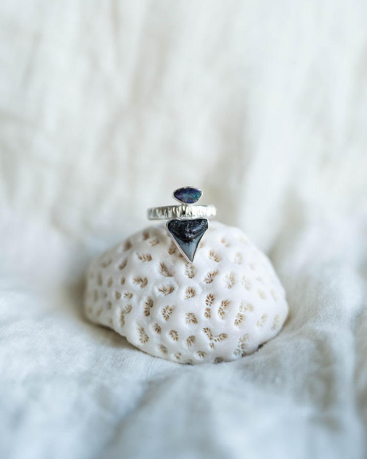 opal crest ring size 7