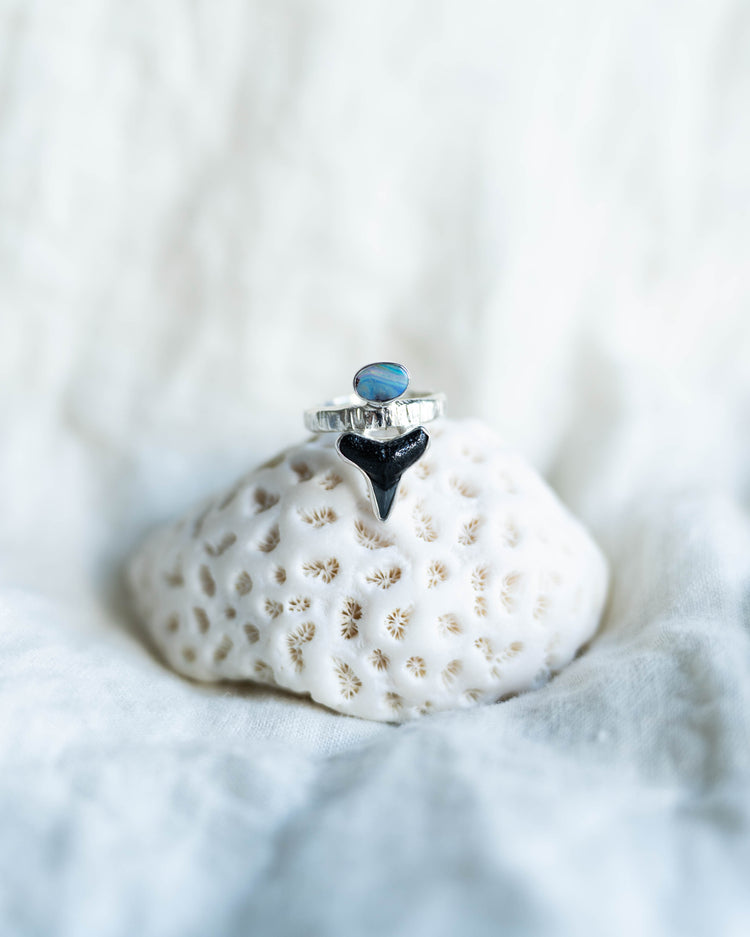 opal crest ring size 6