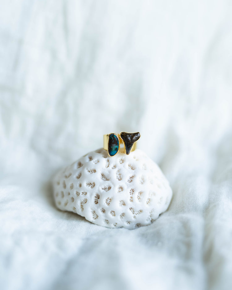 gold opal clasp ring size 7