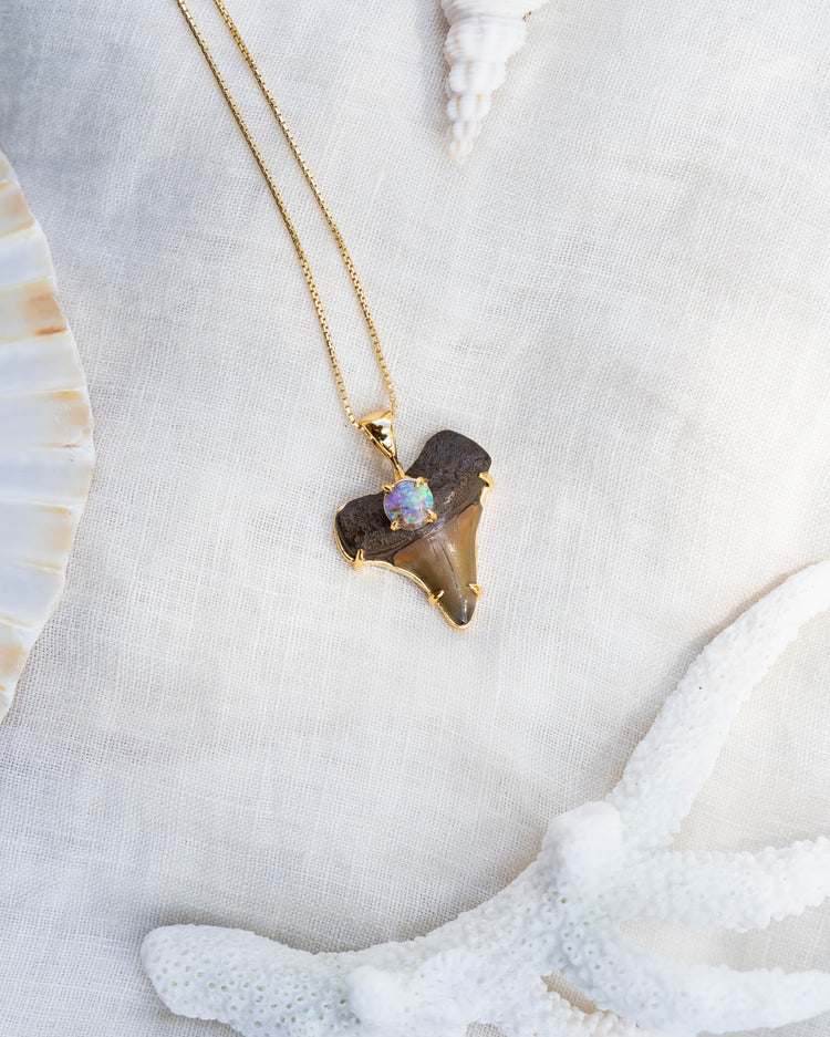 gold abyssal necklace