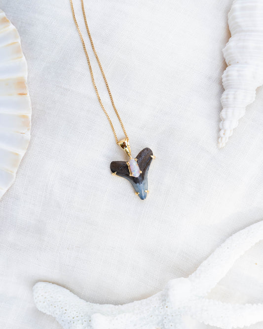 gold abyssal necklace