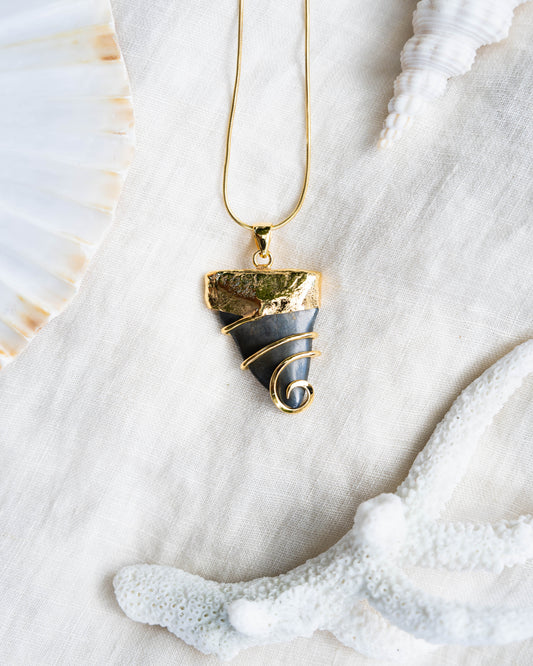 gold thalassa pendant necklace