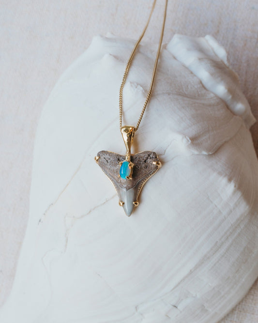 gold abyssal necklace