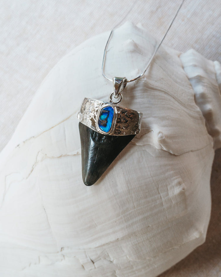 opal mana necklace