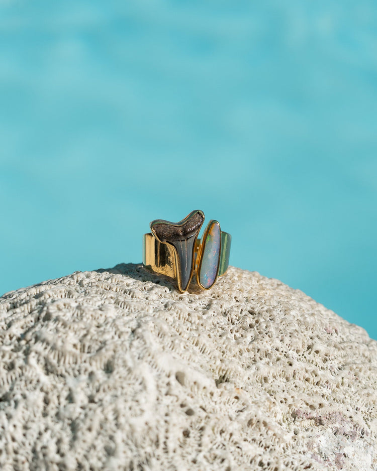 gold opal clasp ring size 7