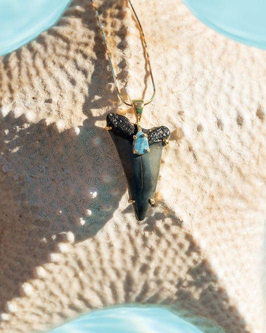 gold abyssal necklace
