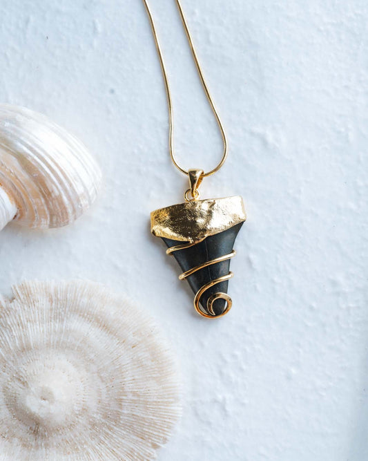 gold thalassa pendant necklace