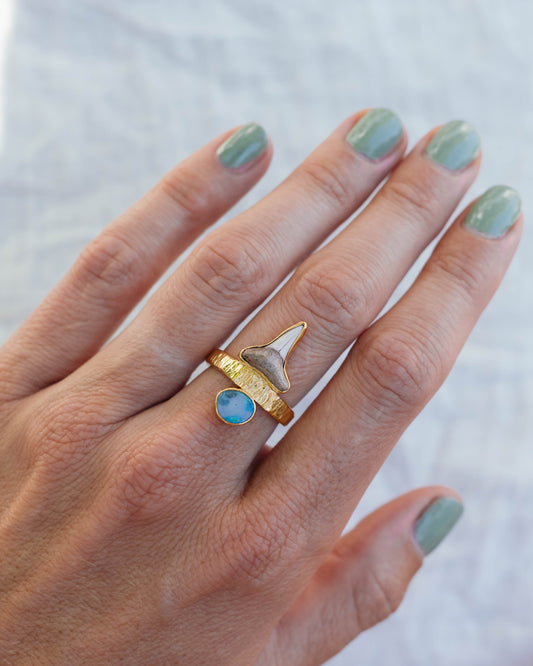 gold opal crest ring size 7