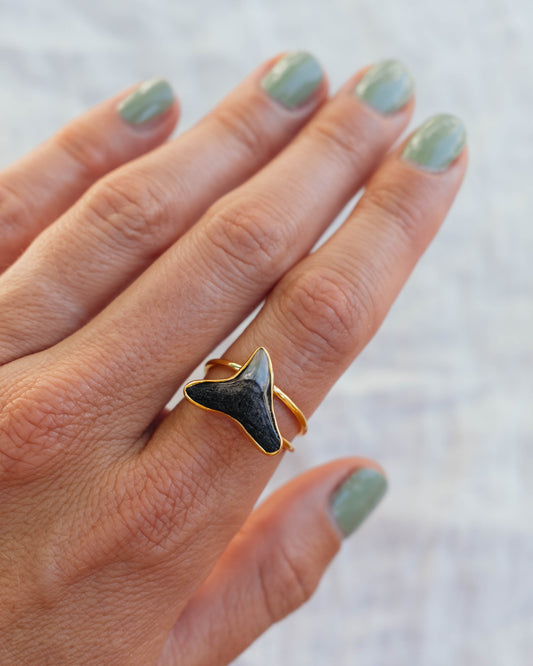 gold thin reef goddess ring size 8