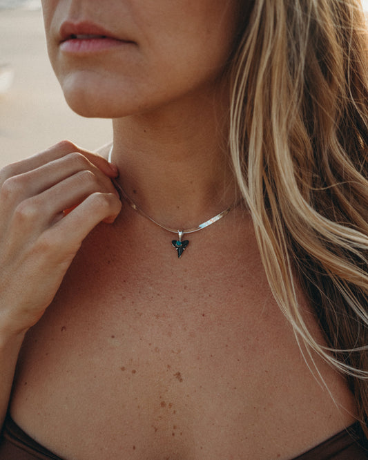 gold abyssal necklace