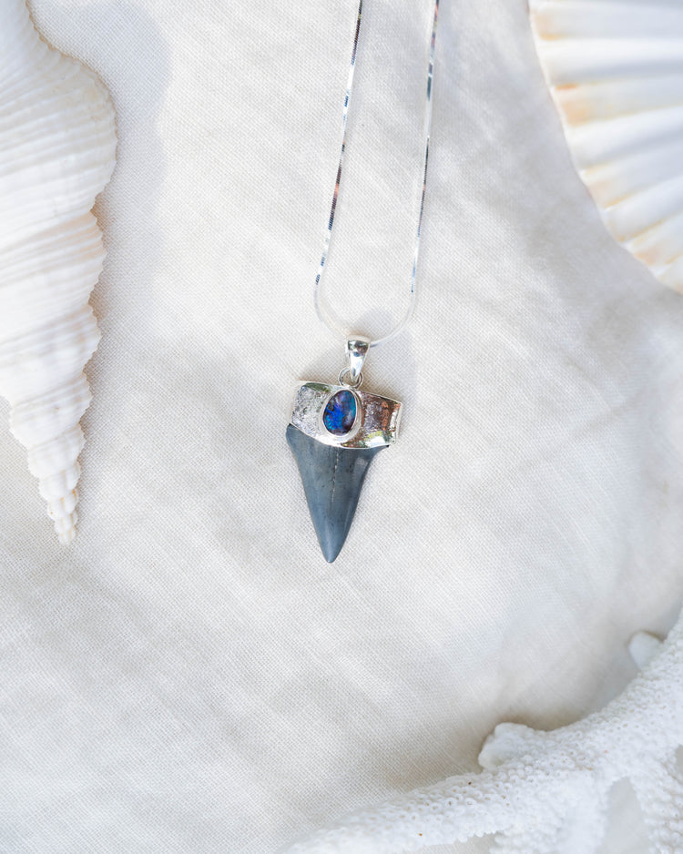 opal mana necklace