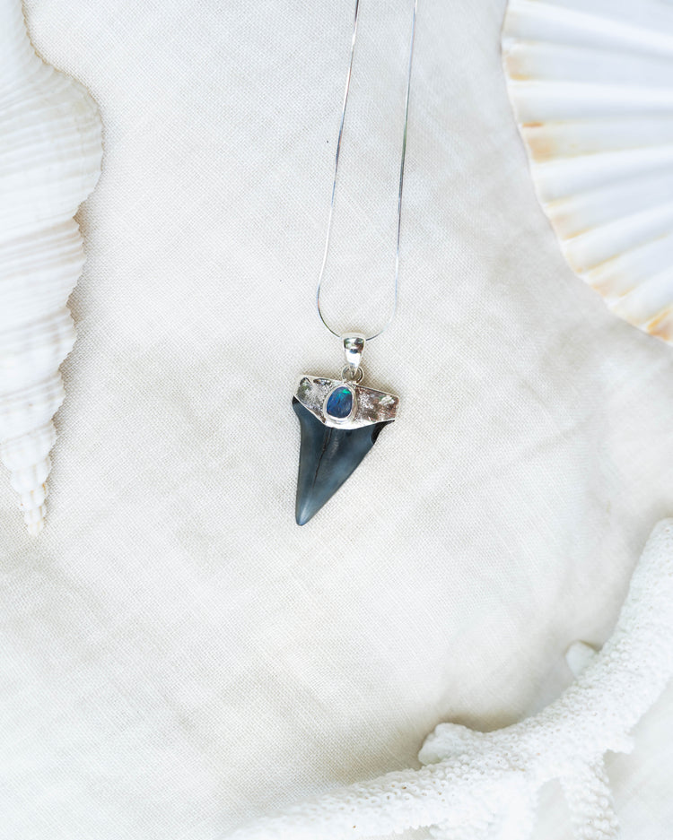 opal mana necklace