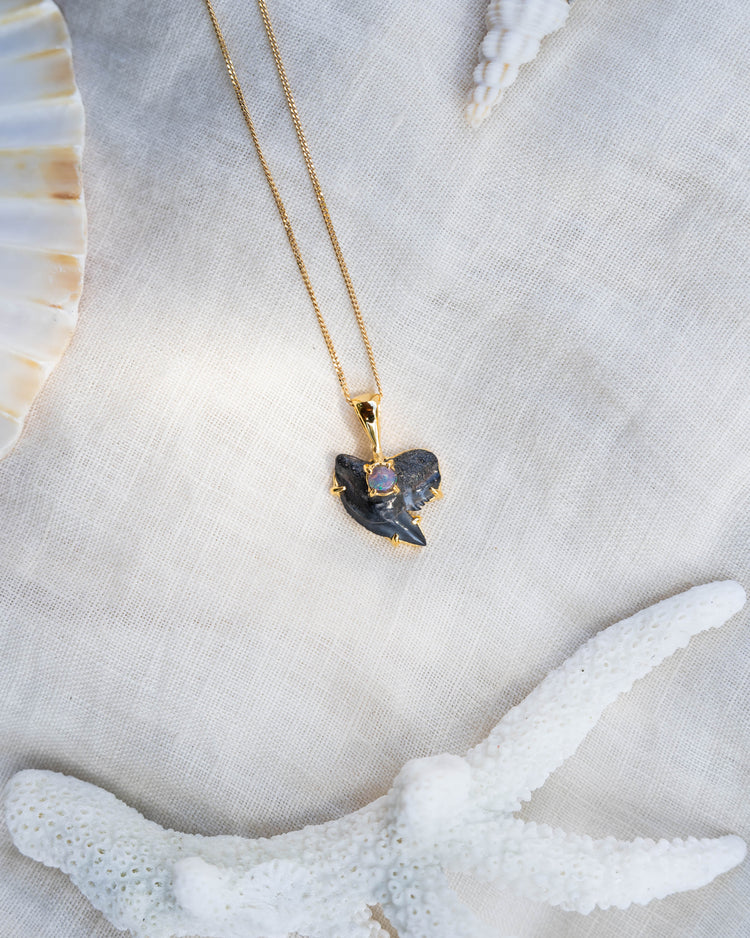 gold abyssal necklace