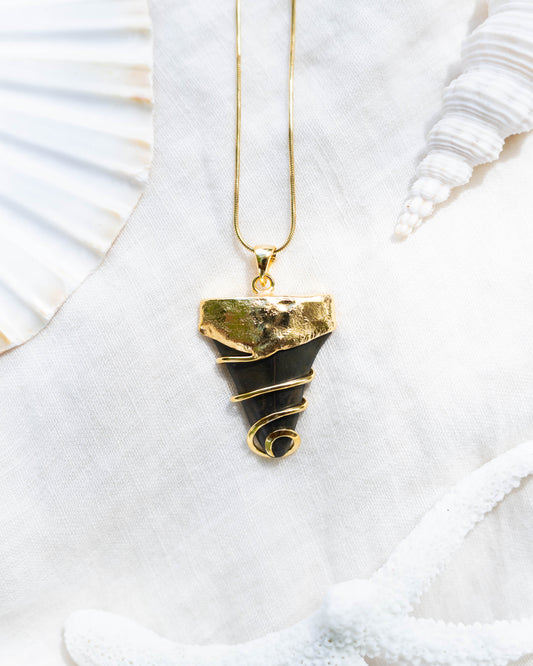 gold thalassa pendant necklace