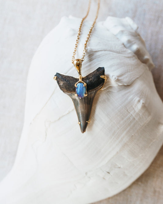 gold abyssal necklace