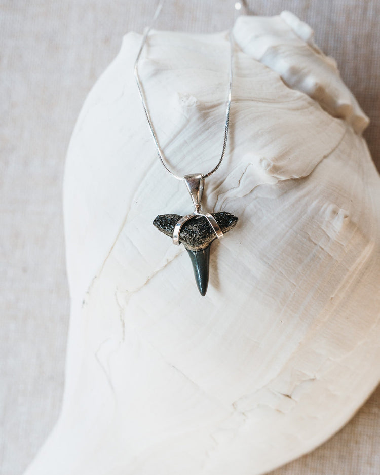 hiu necklace