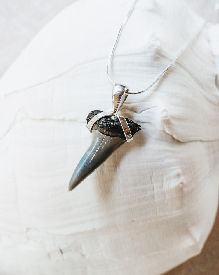 hiu necklace