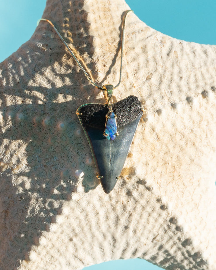 gold abyssal necklace