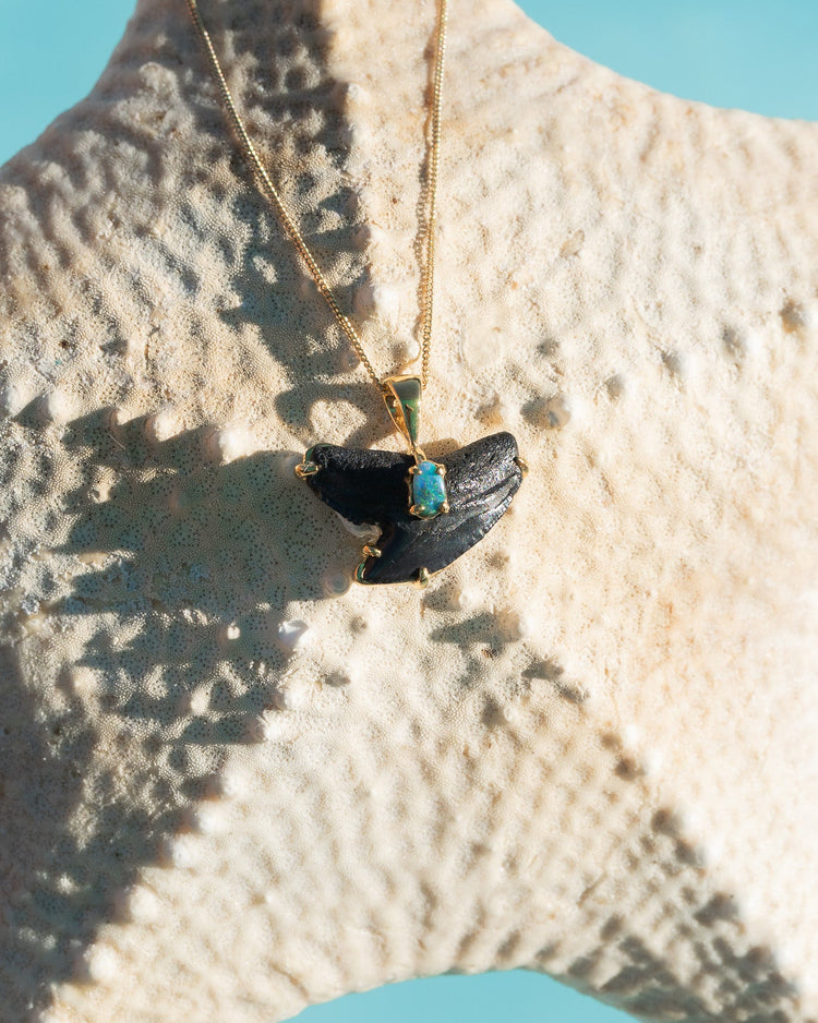 gold abyssal necklace