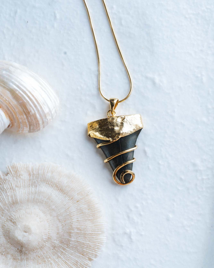 gold thalassa pendant necklace