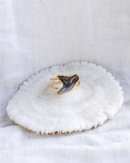 gold thin reef goddess ring size 7