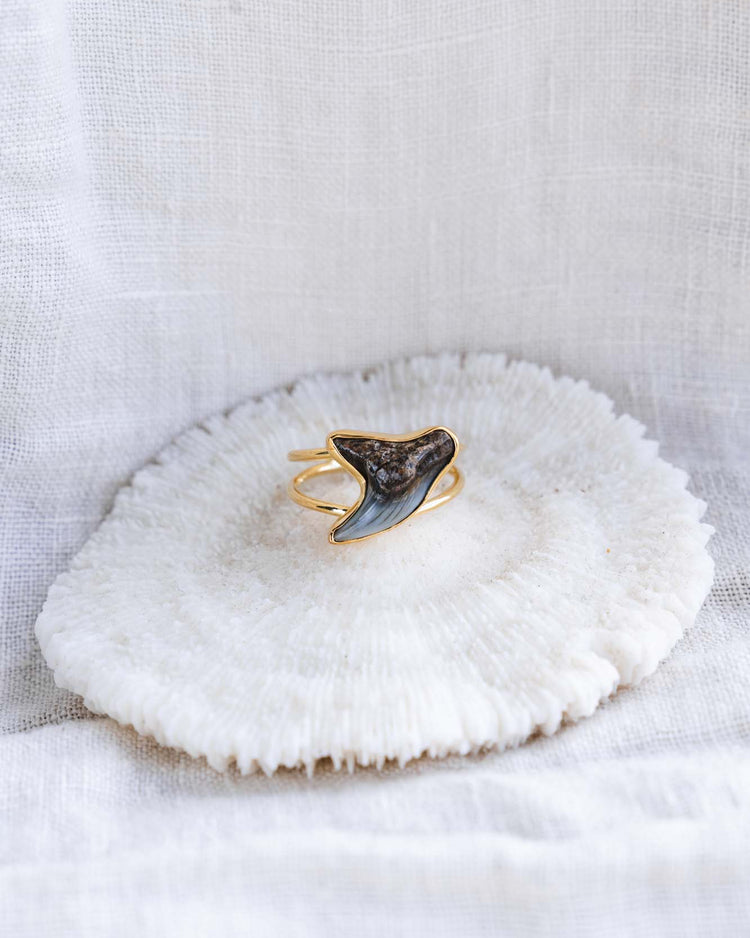 gold thin reef goddess ring size 7