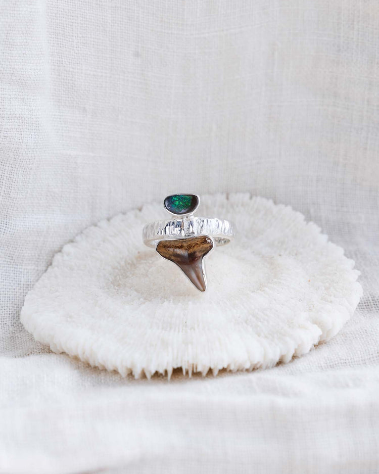 opal crest ring size 7