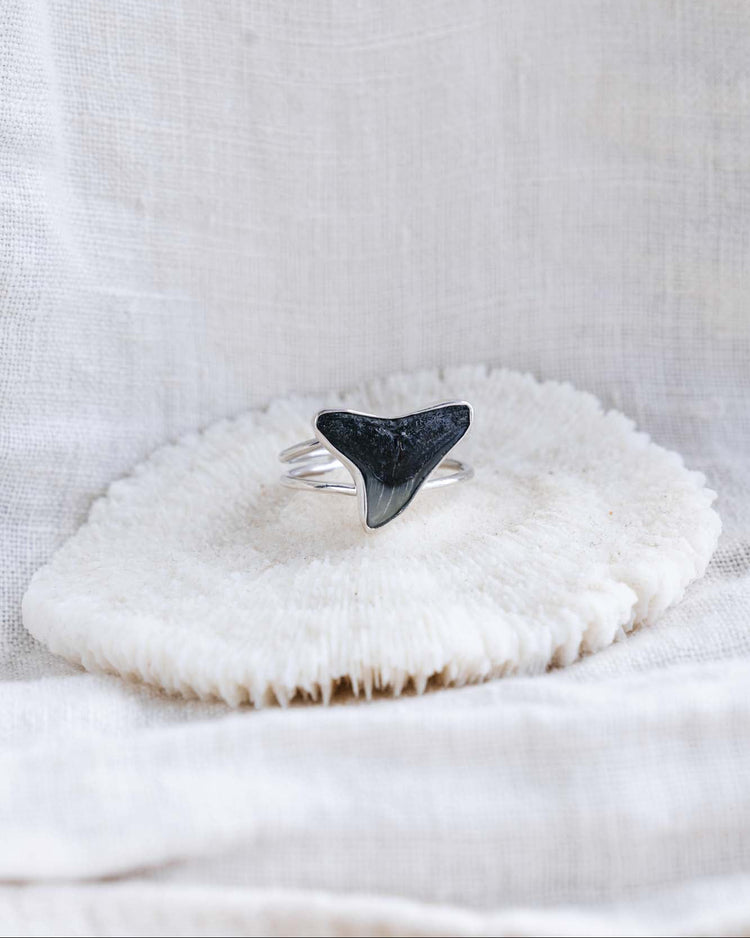 thin reef goddess ring size 8