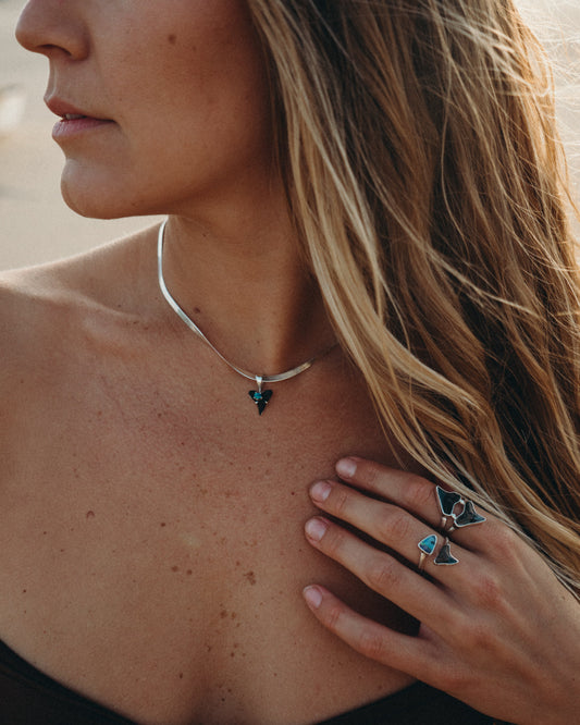 gold abyssal necklace